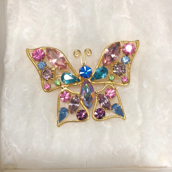 Jewelry - Butterfly pin
